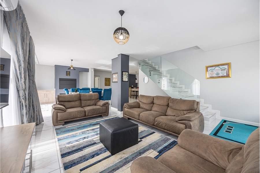 5 Bedroom Property for Sale in Sandown Western Cape